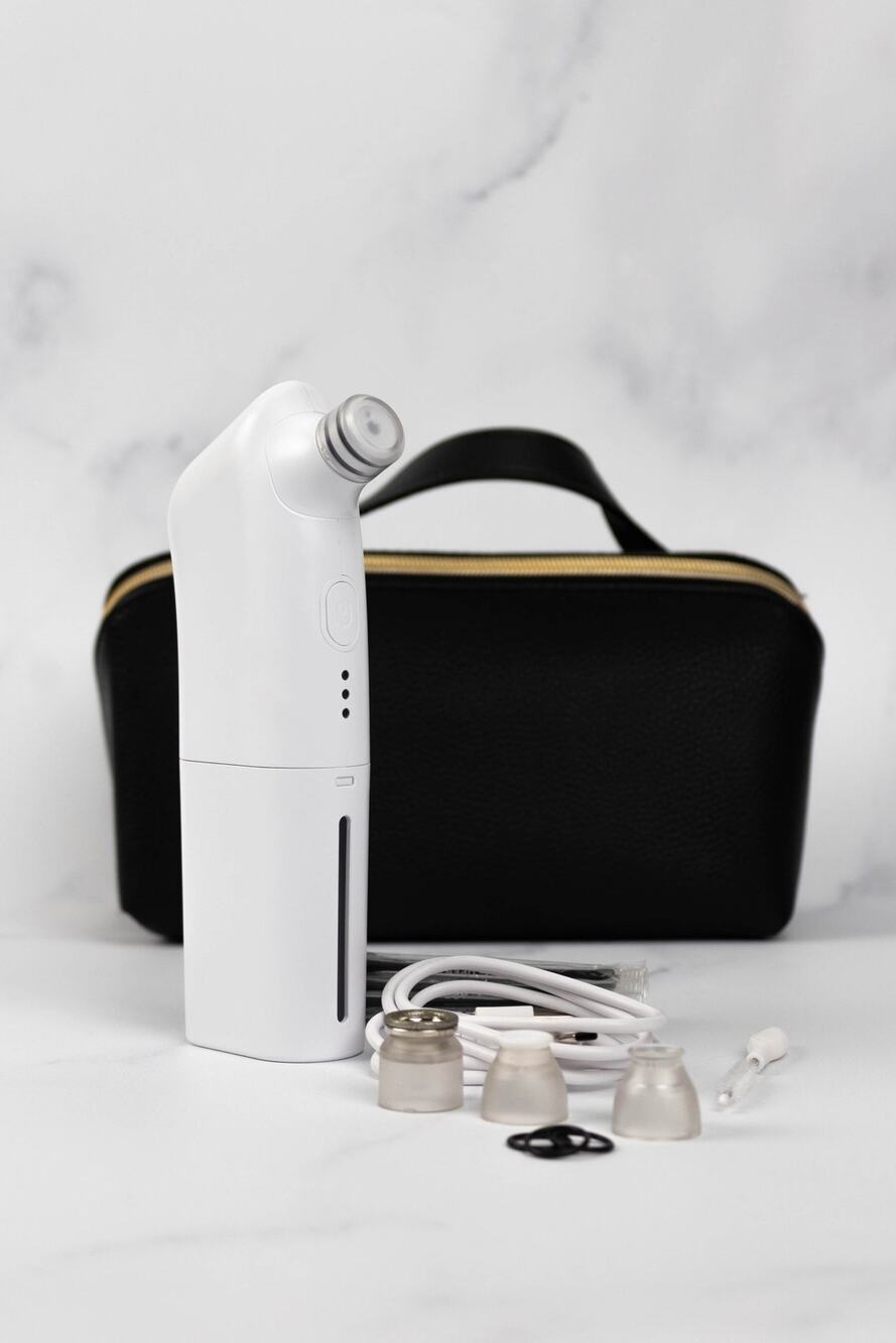 Facial Infusion Device Microdermabrasion Kit w/ Tips Deluxe Case At Home Facial